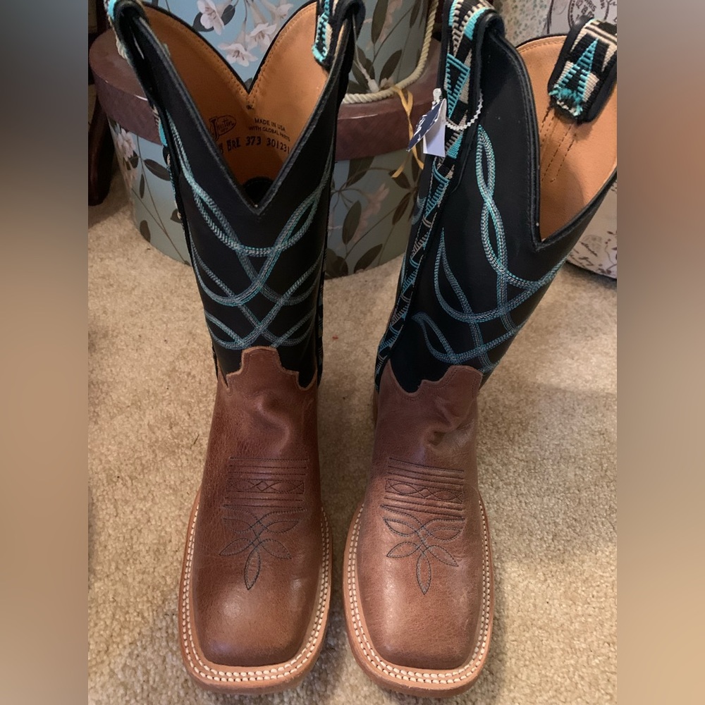 NWT/BEAUTIFUL JUSTIN BOOTS